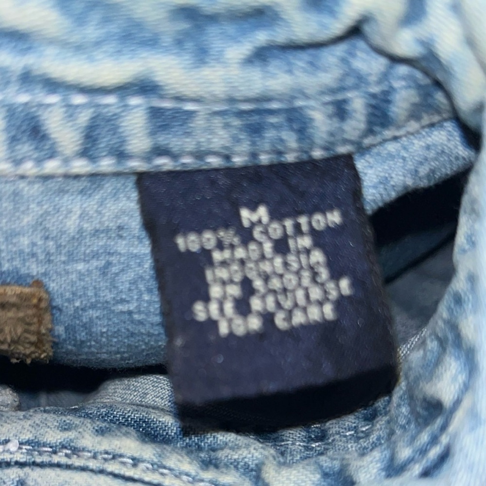 Vintage Gap Jean Distressed Blue Denim Bottom Down Chest Pockets Shirt Sz Medium - Picture 7 of 7
